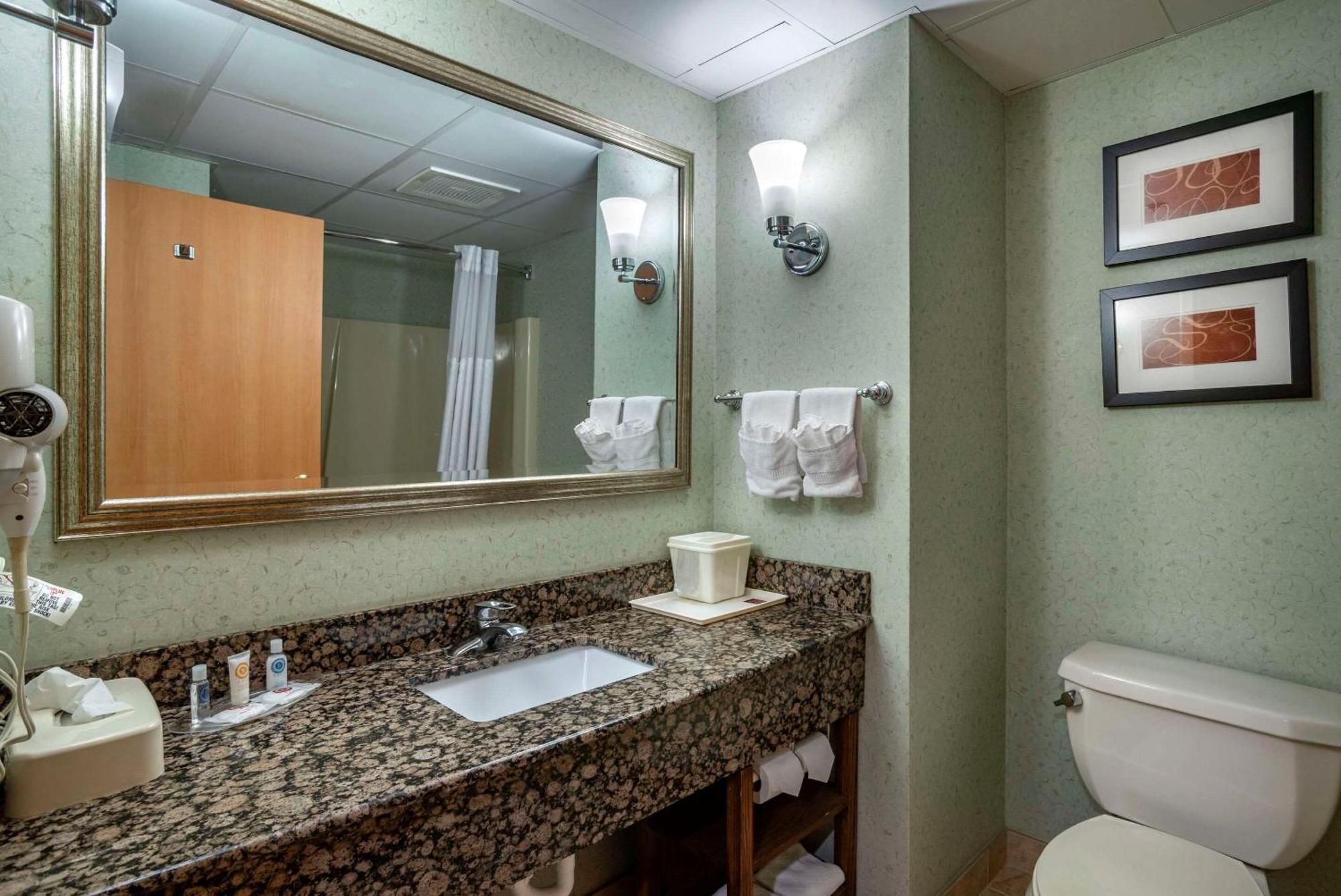 Comfort Suites Хагерстаун Экстерьер фото