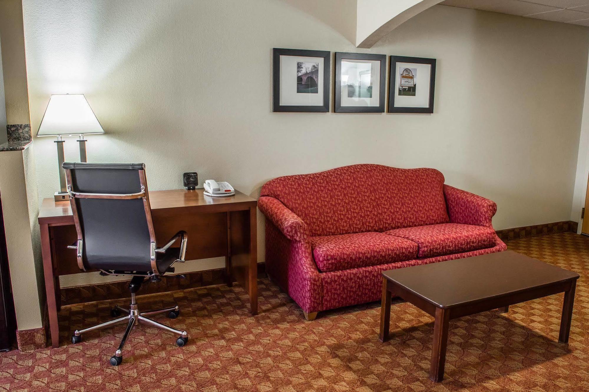 Comfort Suites Хагерстаун Экстерьер фото